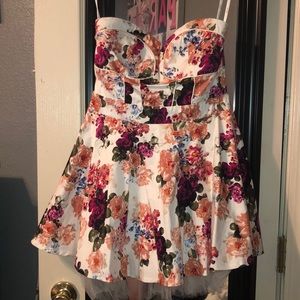 Pretty floral strapless dress 🎀✨